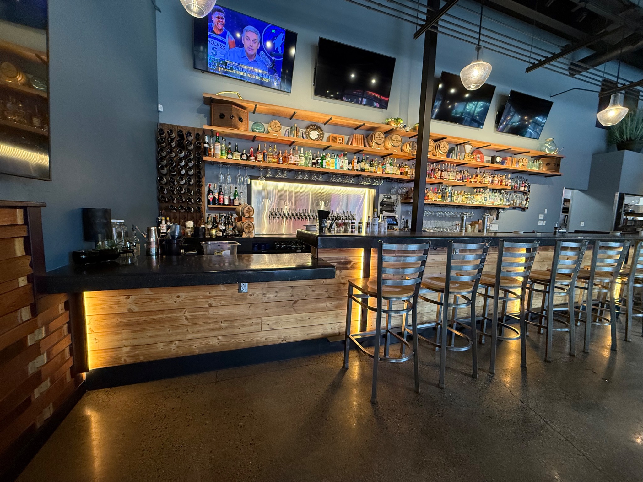 Tap & Vine at 559